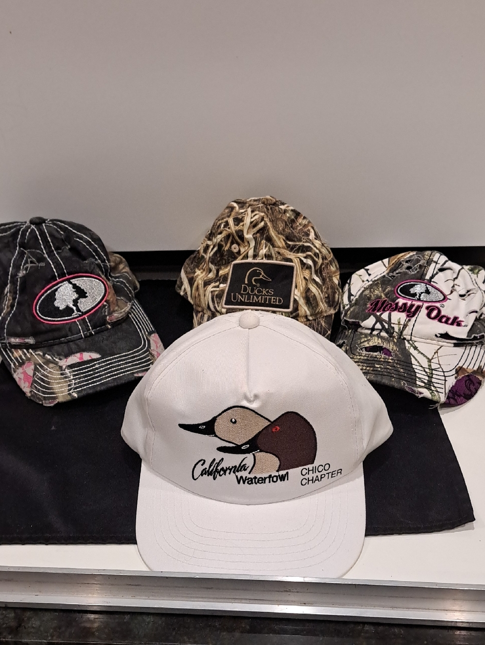 Lot 4 Outdoor Caps. Ducks Unltd, New Vtg Ca Waterfowl 1993, 2 Mossy Oak